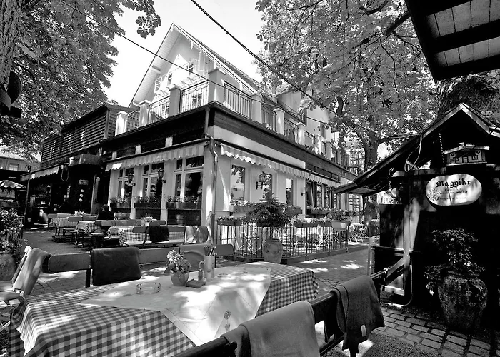 Отель Landgasthof Deutsche Eiche Мюнхен